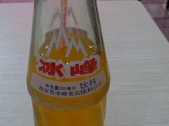 当地产的桔子味汽水&nbsp;回民街上家家卖-清真·穆萨砂锅(大皮院店)