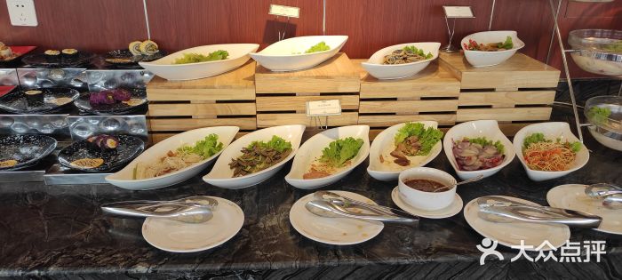 汇泉王朝大饭店-旋转餐厅(南海路店)自助取餐区图片