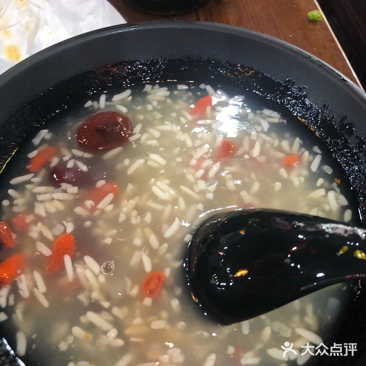 小吃种类繁多，价格不贵，分量很足，味道超级正宗