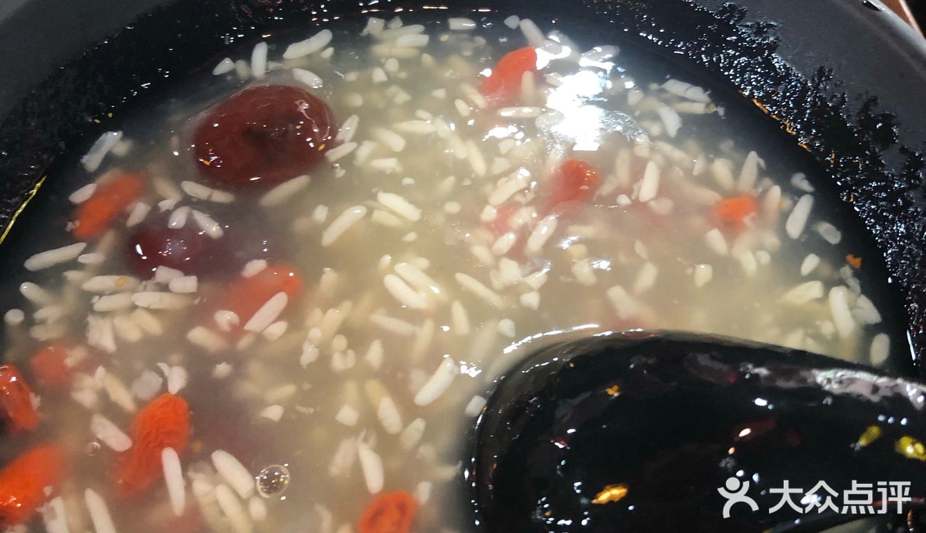 小吃种类繁多，价格不贵，分量很足，味道超级正宗