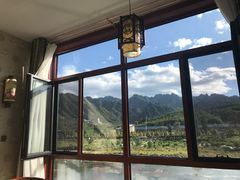 -百里峡七彩艺术小镇