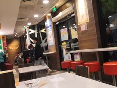 大堂-麦当劳(田林好又多店)