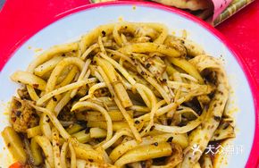 Stir-fried Yellow Noodles with Dan Dan Sauce