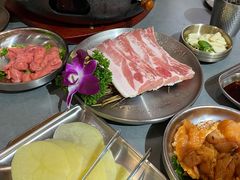 -围炉肉舍•炭烤活鳗•丹东海鲜烤肉(步行街店)