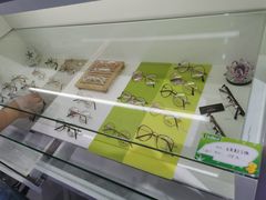 -提一眼镜·蔡司·依视路(小寨店)