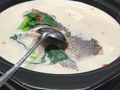 农夫山泉炖的奶汤鱼头-7017浙菜•建德味(中财店)