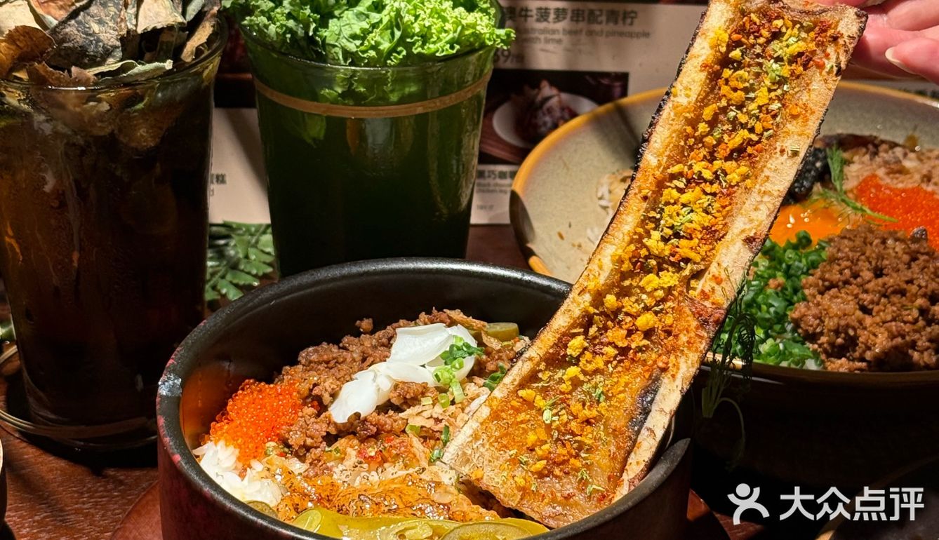 这里的每一道菜都仿佛一道艺术品，尊的好适合闺蜜小聚