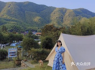 秋日溜娃体验鸬鸟房车露营公园