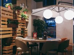 大堂-日进一片海.生腌海鲜火锅.宵夜烧烤(三里屯总店)