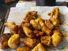 月半松板肉-月半小炉焖烤