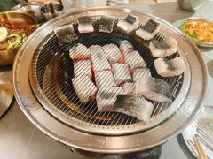 -围炉肉舍•炭烤活鳗•丹东海鲜烤肉(步行街店)