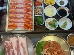 -围炉肉舍•炭烤活鳗•丹东海鲜烤肉(步行街店)