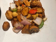 -云海肴·汽锅鸡·云南菜(天山百盛优客店)