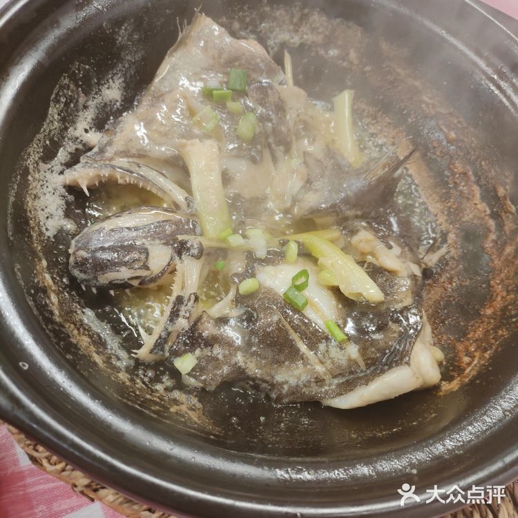 今日打卡美食小馆子——破村砂锅焗海鲜