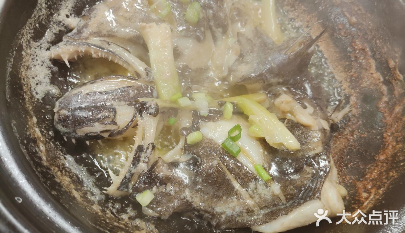 今日打卡美食小馆子——破村砂锅焗海鲜