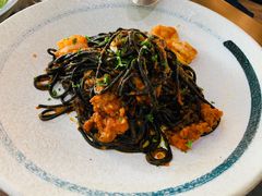 墨鱼面伴虾和卡拉布利亚肉肠番茄汁-FISH&POTATO Cō(地中海美食 万象城店)