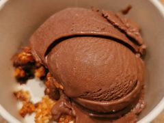 黑巧克力焦糖杏仁-LUNEURS月乐诗·法式冰淇淋(环贸店)