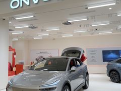 -王府井百货熙地港店