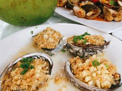蒜蓉蒸鲍鱼-范饭椰林川湘味海鲜·椰子鸡(三亚湾椰梦长廊店)
