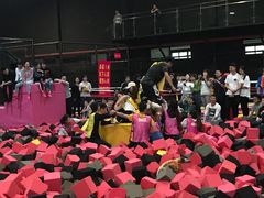 -嘿哟动霸CHUA·新潮玩运动娱乐中心·蹦床滑冰团建乐园