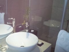 套房的小浴室-绍兴中金豪庭大酒店