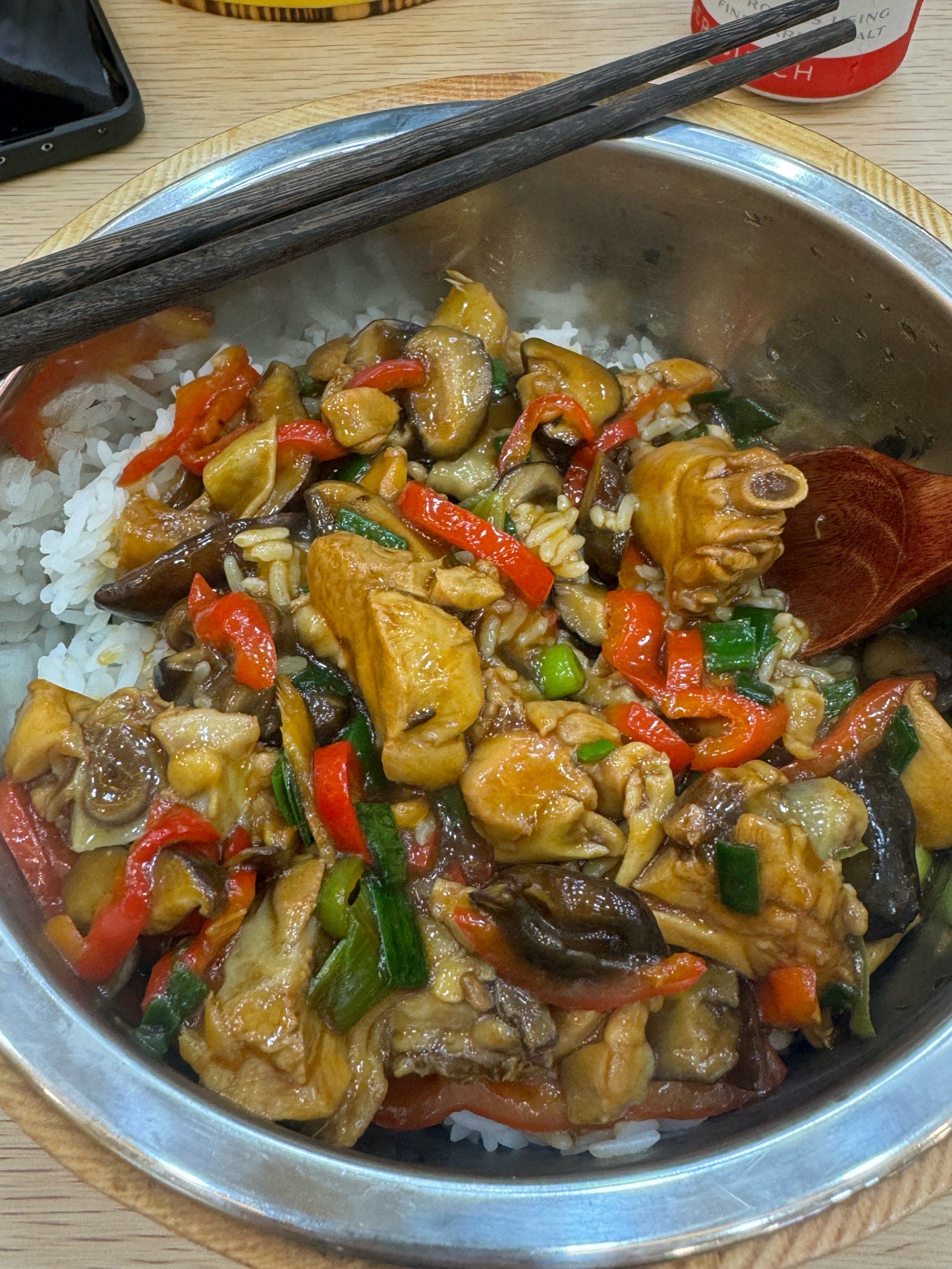 家常香菇鸡肉木桶饭