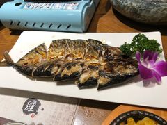 烤秋刀鱼-青瓦餐厅·生鱼片·韩园烤肉(西塔店)