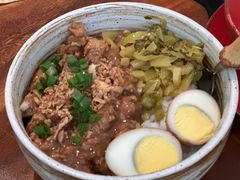 超级足料卤肉饭-面上有光