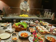 自助取餐区-雾山韩式烤肉·海南糟粕&椰子鸡火锅·海景餐厅(三亚绿发山海天JW万豪酒店)