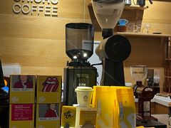 -彳亍咖啡·这里(水湾路店)