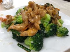 西兰花炒猪颈肉-凤城康记饭店