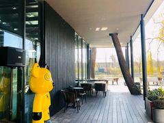 -思念果岭湖畔花房餐厅