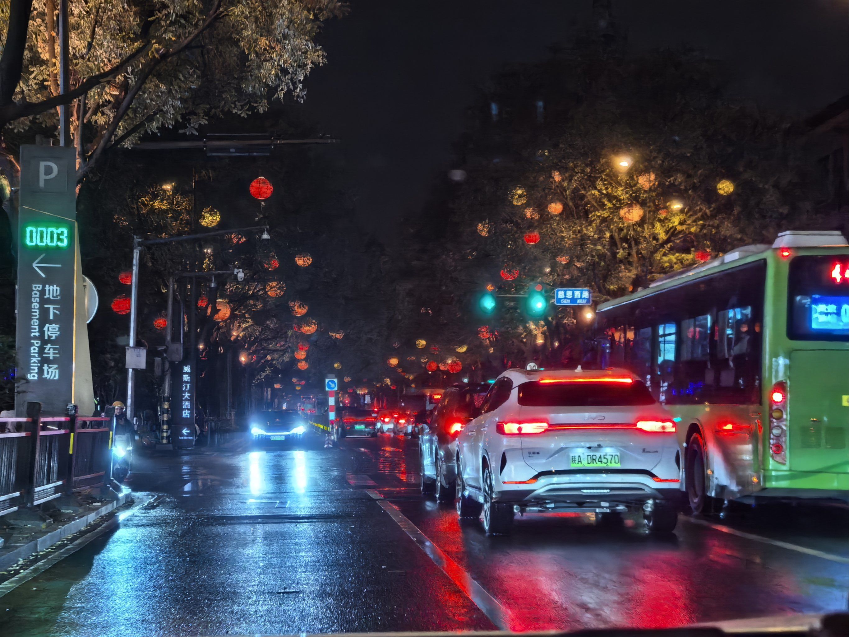 曲江的红绿灯绝了!