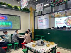 大堂-晓彭肥肠鸡·泡椒鸡火锅(水木天地店)