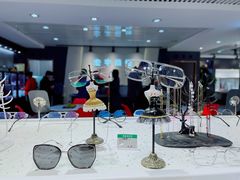 -宏宇眼镜蔡司依视路折扣店(兆佳眼镜城店)