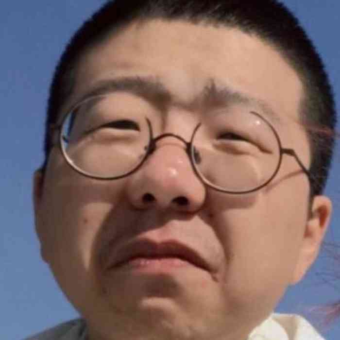 在新竹路的小巷子里边一个白色的小房子我点了招牌还有泰式红茶相比