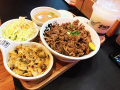 心意满满肥牛-熊吞·大碗丼烧肉饭(济宁万达广场店)