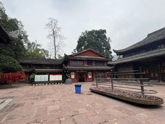 -峨眉山报国寺