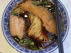 爆鱼焖肉面-伟记奥面馆(白塔东路店)