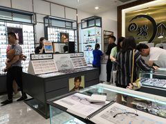 -回瑞眼镜·蔡司·依视路官方授权店(广益路万达店)