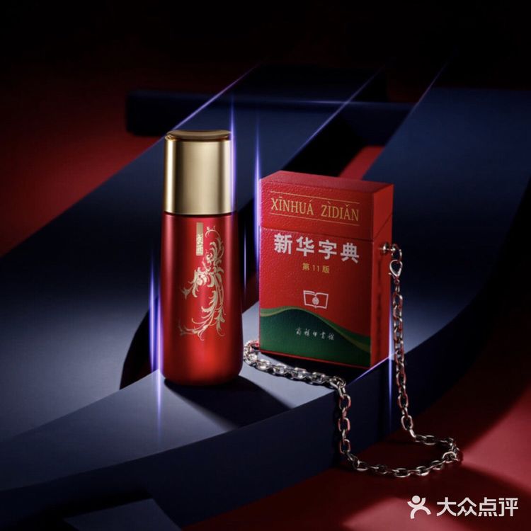 天哪，羽西竟然和新华字典联名出了一个包？