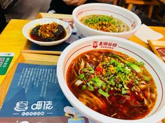 -呷佬·长沙手工米粉(金沙江路店)