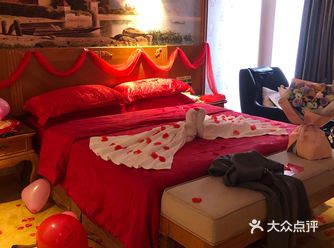 前两天参加朋友的婚礼 在这里接新娘 从香雪地铁滴滴过