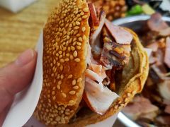 烧饼夹肘子肉-老四烧饼铺(丽源路店)