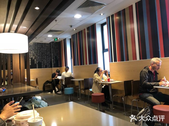 麦当劳(大栅栏店)大堂图片