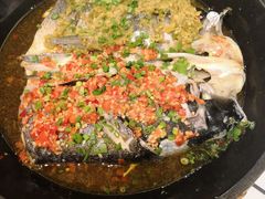 -阿瓦山寨·湘菜现炒·剁椒鱼头王(咸阳总店)