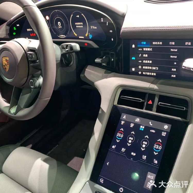 世茂保时捷电动跑车Taycan展来啦