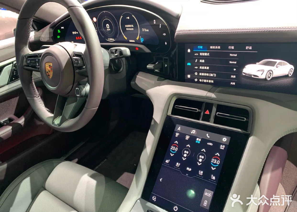 世茂保时捷电动跑车Taycan展来啦