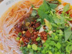 -啊墨江牛烂烀米线