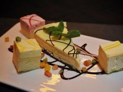 主厨甜品拼盘-YUE·6·西式融合餐厅(外滩六号店)